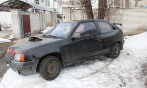 Щоб полагодити викрадений автомобіль, молодики обікрали ще десяток автівок