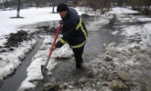 Волинські рятувальники за викликом відкачують талі води по всій області