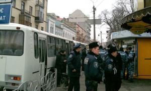 До парку Шевченка в Києві з самого ранку стягують «Беркут»