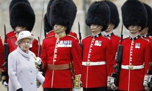 Елітний полк Єлизавети II вразив спалах корости