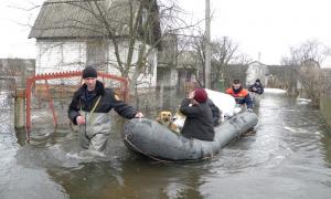 На Чернігівщині рятувальники евакуювали дачників, відрізаних від суші