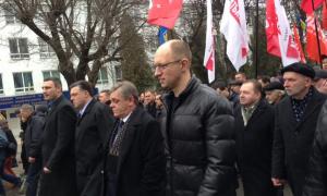 Тисячі волинян зібралися на акцію «Вставай, Україно!» в Луцьку
