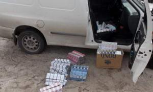 Прикордонники зупинили іномарку, під зав’язку запаковану сигаретами
