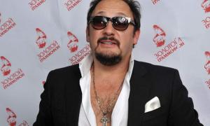 Стас Михайлов продає за $5 мільйонів особняк, що став для нього малуватим 