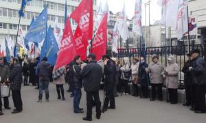Опозиція пікетує Конституційний Суд із вимогою призначити вибори в Києві