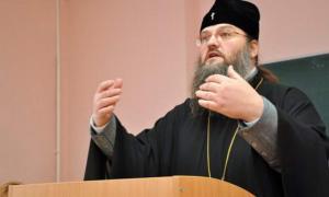 Владика Лука носить годинник за 10 тисяч і запевняє, що його хочуть отруїти