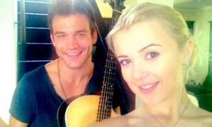 Міка Ньютон вагітна?