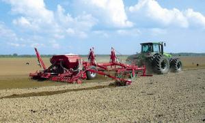 У південних областях почали сіяти соняшник і цукрові буряки