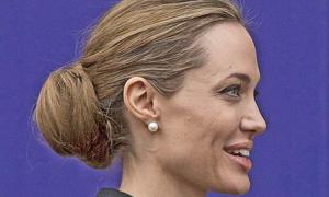 Анджеліна Джолі на саміті «Великої вісімки» показала сивину