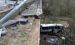 Водій автобуса, який перевозив українських підлітків, міг заснути за кермом
