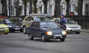 Завтра в Україні почнуть діяти нові правила дорожнього руху