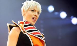 Пінк скасувала перше шоу в концертному турі через хворобу