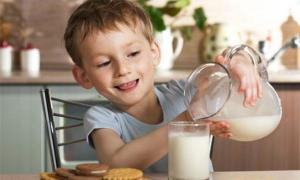 Дітям корисно пити козяче молоко