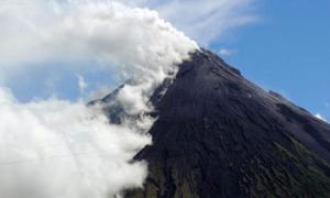 При виверженні філіппінського вулкана загинули п’ять альпіністів
