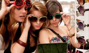 Кольорові сонцезахисні окуляри можуть спровокувати меланому ока