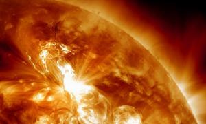 Новий спалах на Сонці загрожує Землі проблемами з радіо
