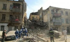 Під руїнами будинку, який обвалився в Одесі, можуть бути люди