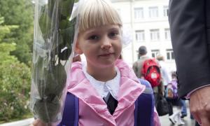 Донька Яценюка заспівала на останньому дзвонику