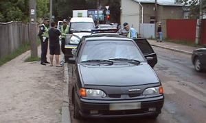 У Чернігові затримали школярів, які за одну ніч угнали три машини 