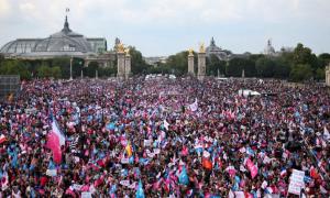 Французи влаштували велелюдну демонстрацію проти одностатевих шлюбів
