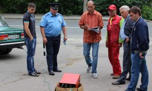 У Луцьку на вулицях автомобілі перевіряють на шкідливі викиди