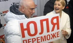 Олександр Тимошенко каже, що за ним стежать у Чехії і прослуховують розмови з дружиною