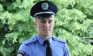Чесний міліціонер відмовився від 15 тисяч доларів хабара