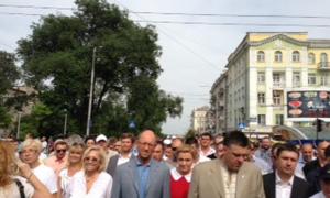 Кілька тисяч донеччан рушили маршем «Вставай, Україно!» 