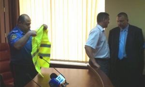 Міліція пропонує й надалі одягати журналістів у яскраві жилети