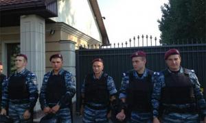 «Беркутівці» не підпускають журналістів до Межигір’я