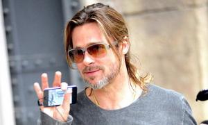 ЗМІ: Бред Пітт почав курити марихуану через дружину