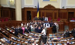 Опозиція заблокувала парламент до понеділка