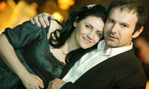 Фронтмен ОЕ Вакарчук зізнався, що присвячує пісні чужим жінкам