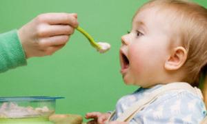 Азаров: За кілька років Україна повністю забезпечить дітей вітчизняним дитячим харчуванням