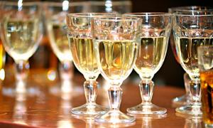 Нардепи пропонують підвищити мита на імпорт алкоголю