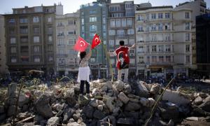 Турецька поліція силою і бронетехнікою розігнала табір демонстрантів