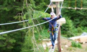 У Тернополі дитина впала з атракціону і зламала хребет