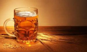 Азаров вагається, чи підвищувати акцизи на пиво