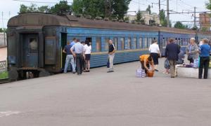 Українці просять Прем’єра терміново купити нові потяги