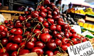 Черешня подешевшає після Трійці