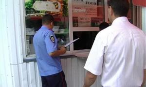 Міліція закрила кіоск, який торгував шаурмою з тарганами