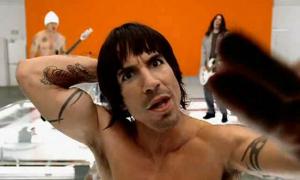 На лідера Red Hot Chili Peppers напав дід у чорному, який сплутав його з фанатом The Rolling Stones