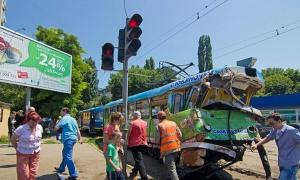 В Одесі трамвай без гальм в’їхав у КамАЗ