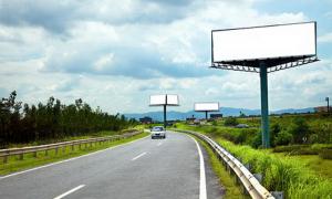 В Україні хочуть забрати рекламу з узбіч доріг