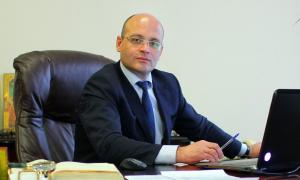 Міністр екології зачитав привітання з Днем Конституції з листочка і російською