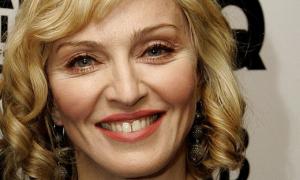 Мадонна зробила собі золоті зуби