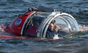 Путін поплавав у батискафі