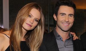 Соліст Maroon 5 зіграє весілля з моделлю