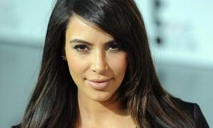 Через місяць після пологів Кім Кардашян повернулась у чудову форму