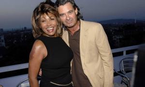 Тіна Тернер побралася з продюсером, з яким зустрічалася 27 років